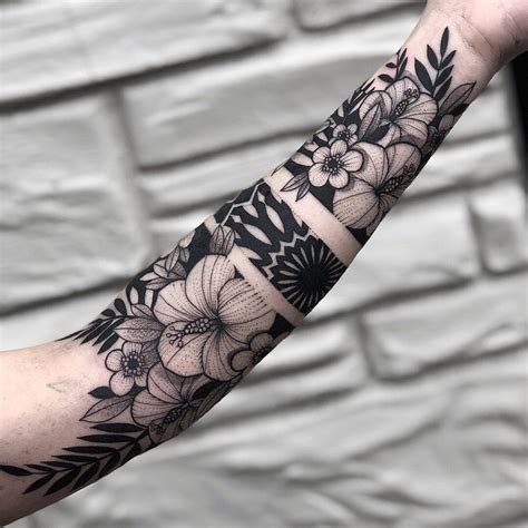 Tatuajes en el brazo para MUJERES – 100 Diseños & Estilos de。